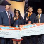 นางสาวยวิษฐา ดาโรจน์ (อัง)ที่2จากซ้ายและ นายณัฐพล ภูษา (การ์ตูน) ที่3จากซ้าย ok